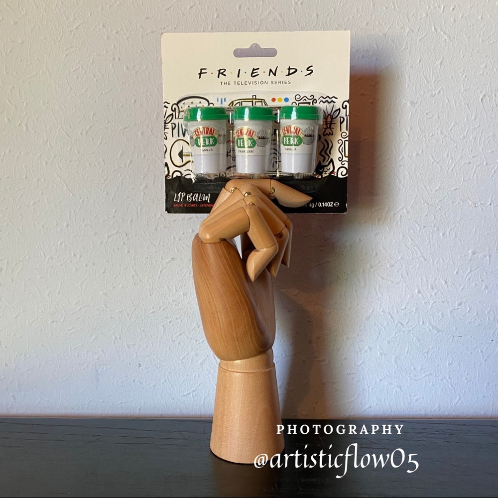 NEW! Friends Central Perk Lip Balm Coffee Cup Set - Picture 7 of 10